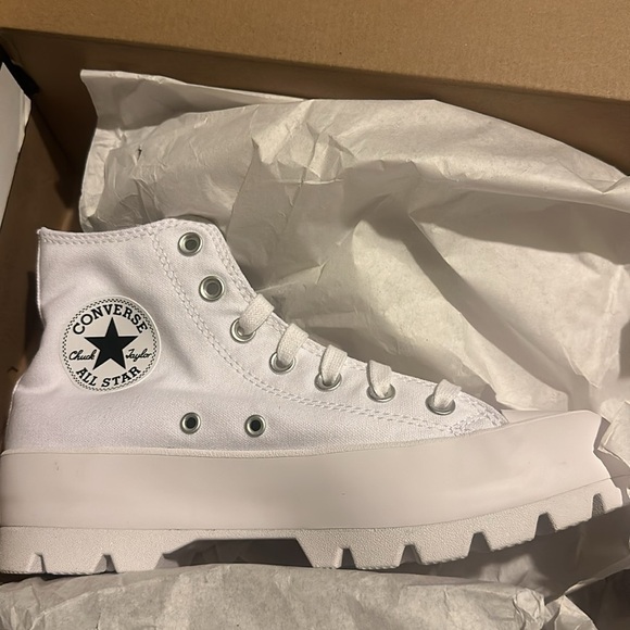 New Converse Chuck Taylor All Star Lugged
WOMEN'S HIGH TOP SHOE - Picture 8 of 14